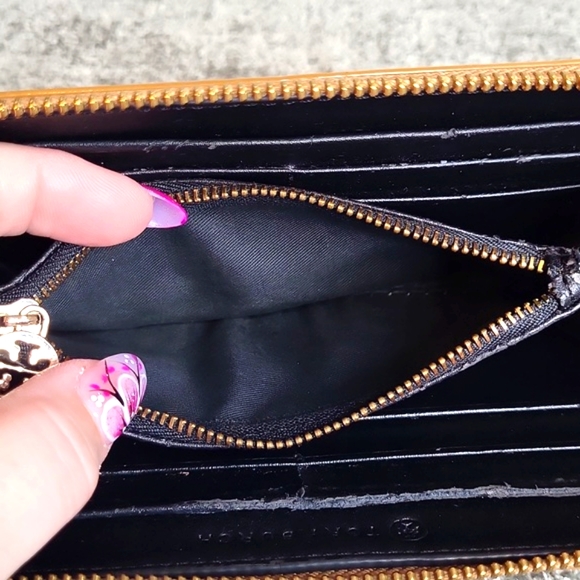 Tory Burch Caramel Patent Leather  Zip Around Wallet - Picture 14 of 16